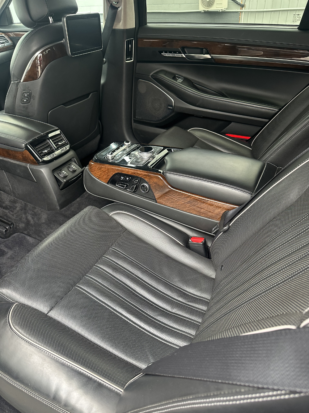 Luxury Sedan - Travel in Style