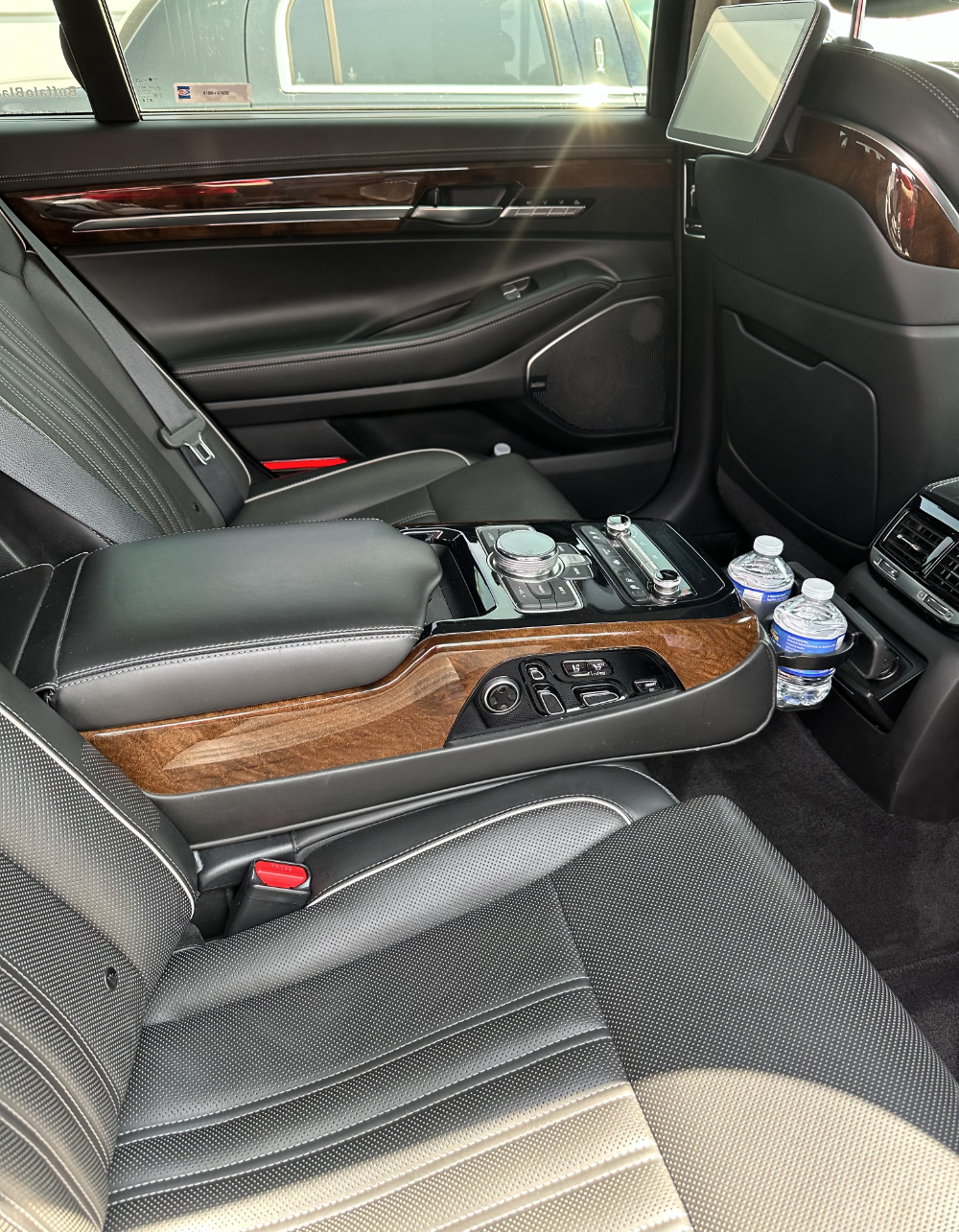 Luxury Sedan - Travel in Comfort